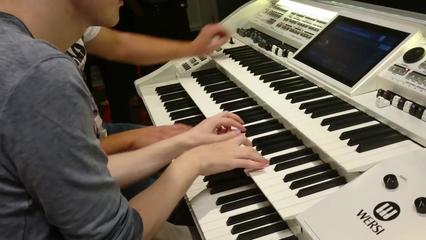 双排键电子琴的发展及其对音乐教育领域的深远影响